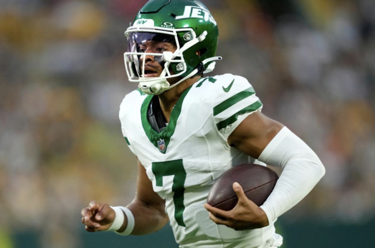 Justin Fields Sparks Jets with Confident Debut Drive in Preseason Win