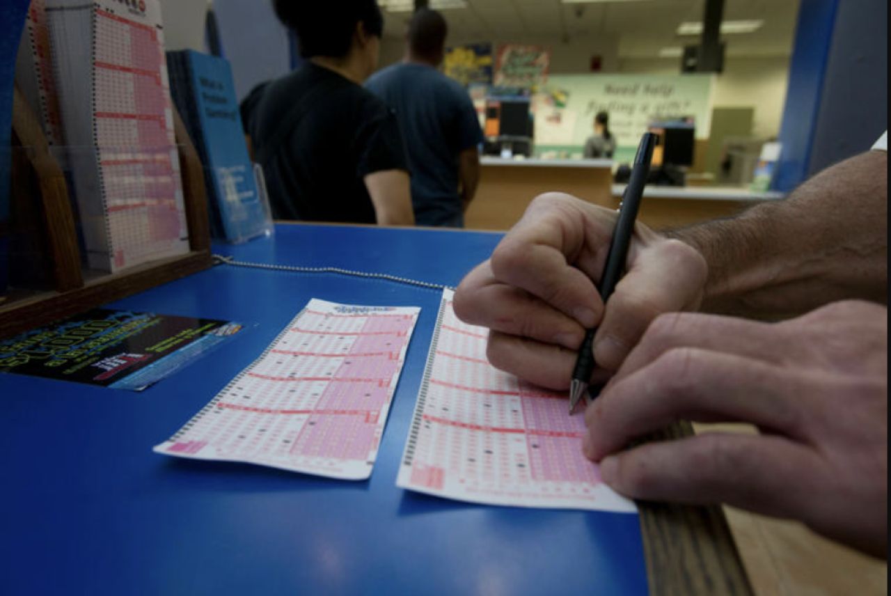 Arizona’s Shot at $1.8B Powerball: What to Know Before the Big Draw