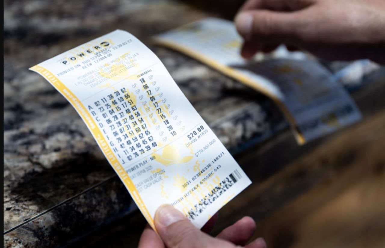 Powerball Jackpot Soars to $1.27 Billion &ndash; Winning Numbers &amp; Big Winners Revealed