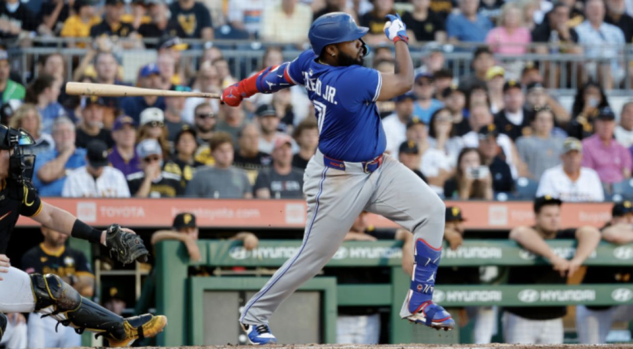 Blue Jays Face Major Scare as Vladimir Guerrero Jr. Exits with Hamstring Tightness