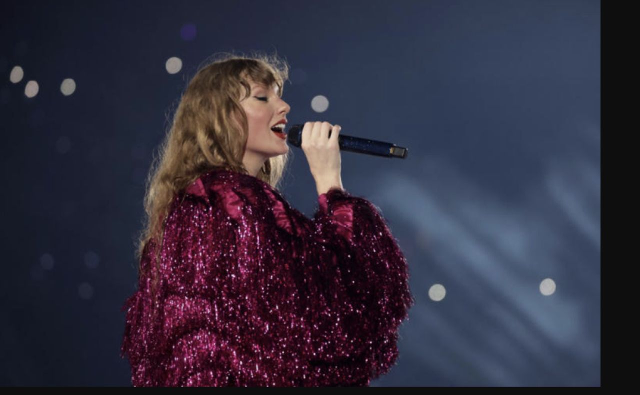 Taylor Swift&#039;s Paris Concert: The Tortured Poets Tour Debut