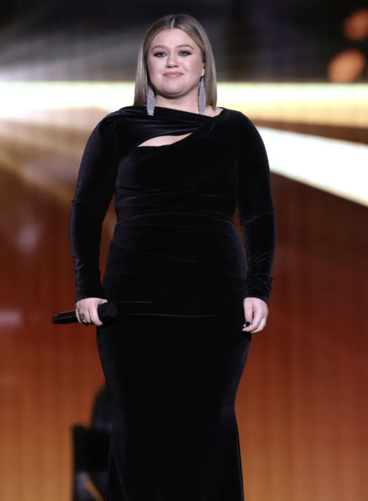 Kelly Clarkson&#039;s Unconventional Weight Loss Journey: Shattering Assumptions, Embracing Change