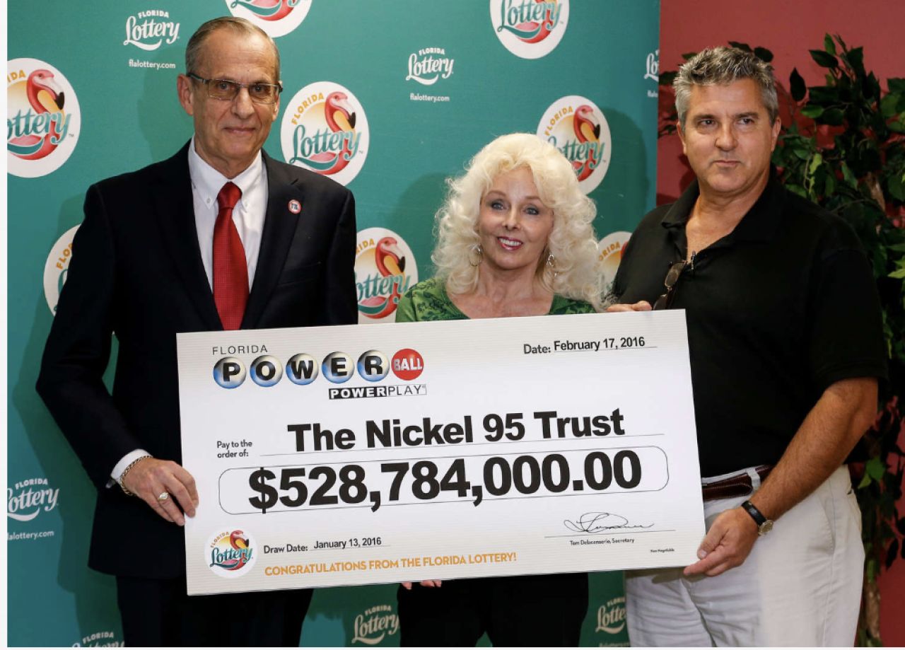 $2 Powerball Ticket Wins $1.04 Billion Jackpot in Illinois